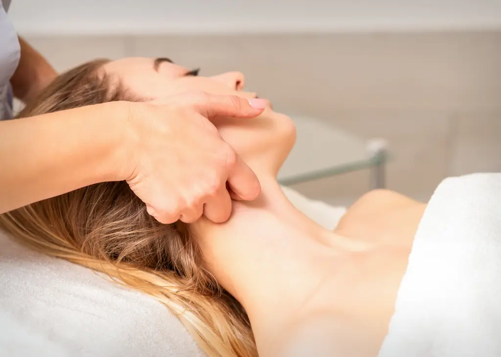 Drenagem linfática facial - Dra. Aline Barbosa
